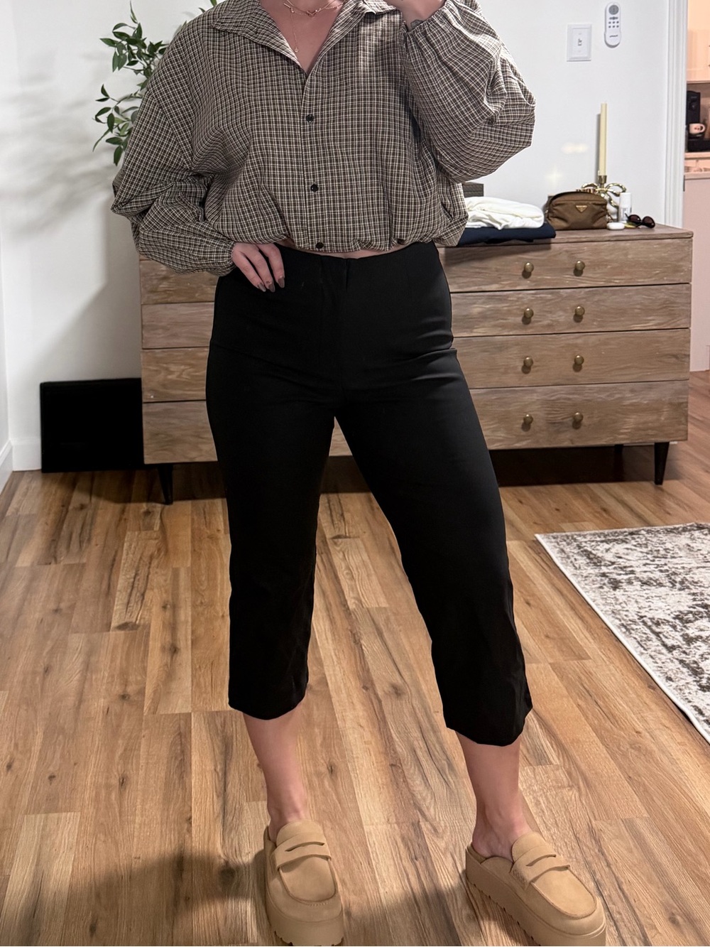 High-Rise Black Capri Pants — Classic Slim Fit